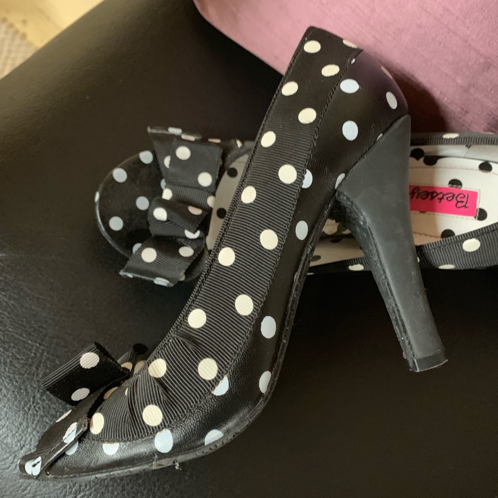 Pumps - Picture 4 of 5